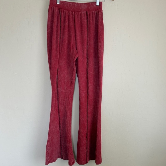 Pretty Little Thing Women’s Shape Flare Leg Trousers Burgundy Soft Rib Seam 12 - Picture 1 of 7